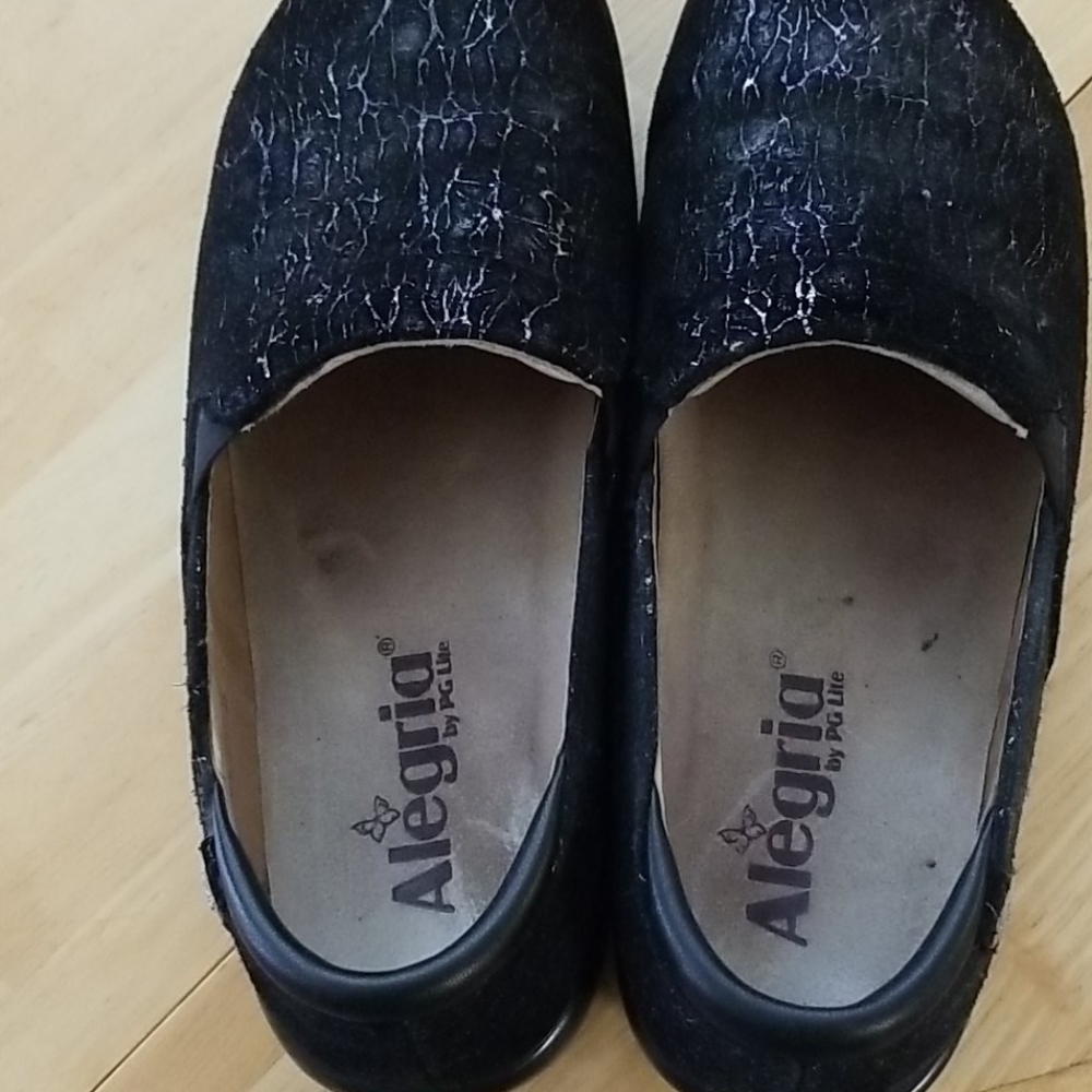 Slip resistant shoes
